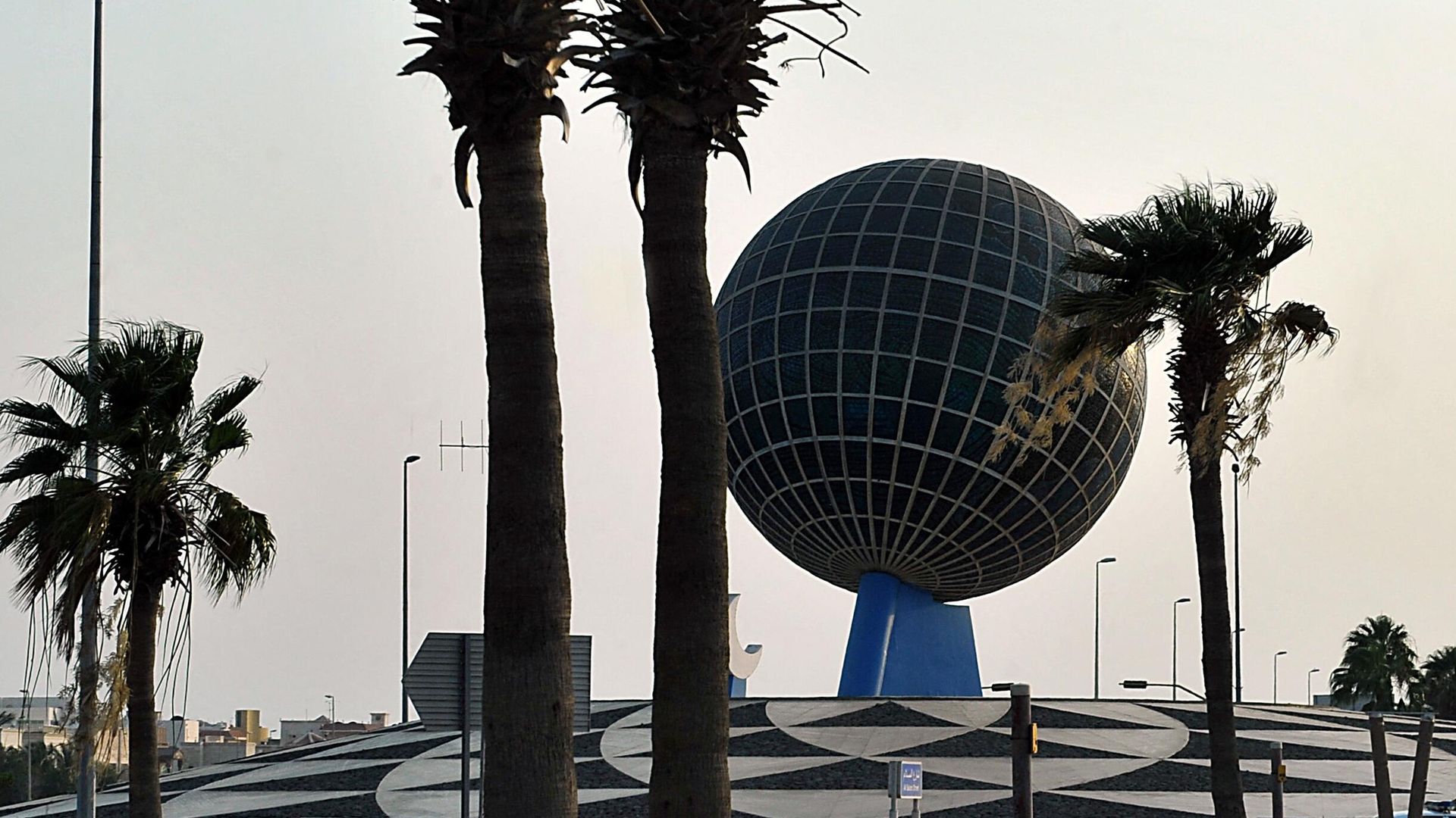 Памятник Globe Roundabout в Джидде, Саудовская Аравия Памятник Globe Roundabout в Джидде, Саудовская Аравия - РИА Новости, 1920, 05.08.2023