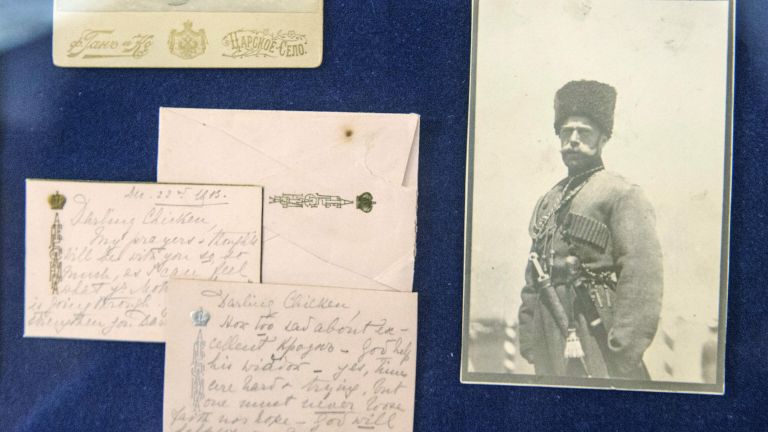Документы (письма и фотография императора Николая II) из архива семьи Романовых, переданного музею-заповеднику Царское село Документы (письма и фотография императора Николая II) из архива семьи Романовых, переданного музею-заповеднику Царское село