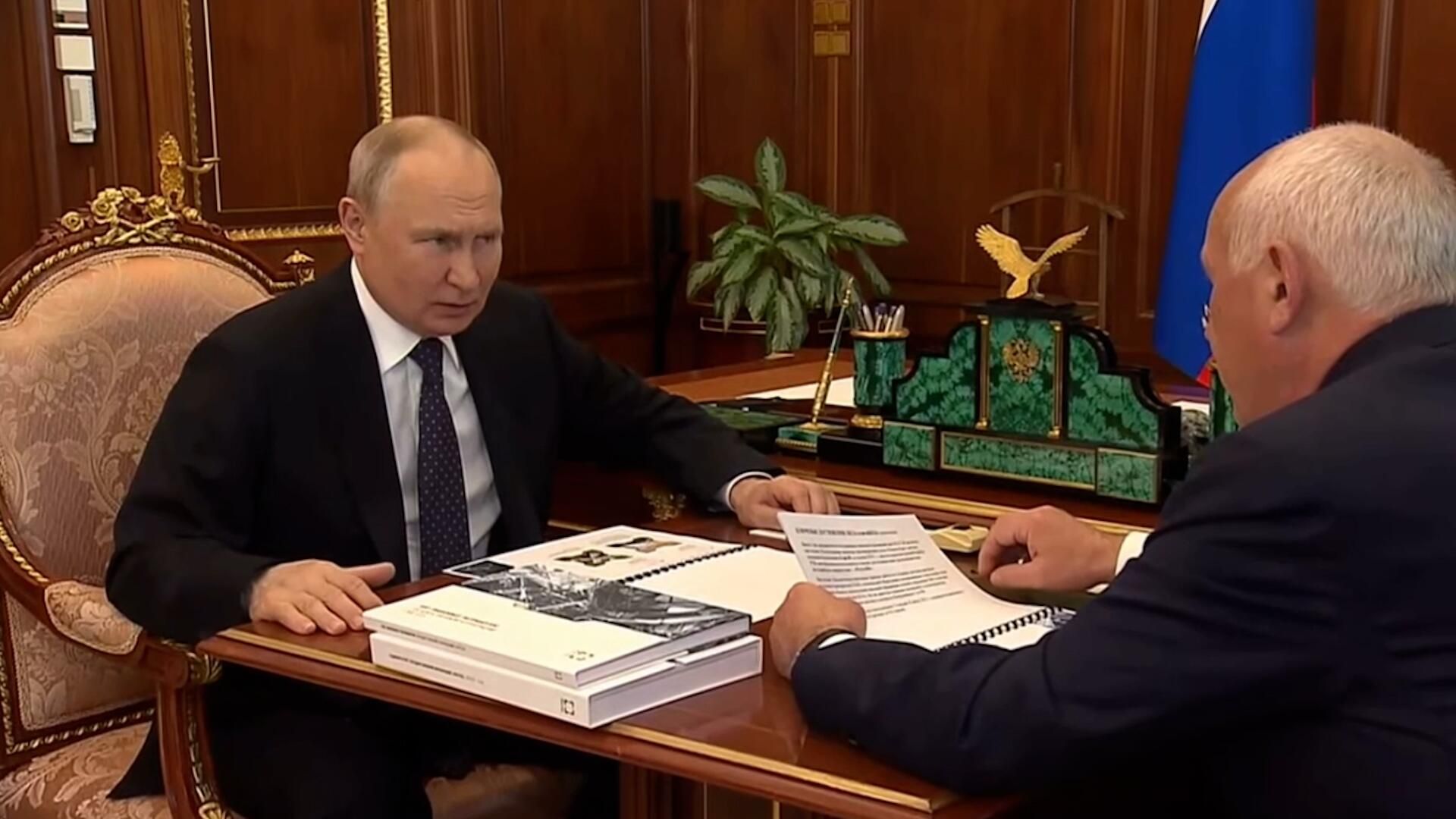 Нужно увеличить еще. Путин о производстве дронов-камикадзе Ланцет-3 и танков Прорыв Нужно увеличить еще. Путин о производстве дронов-камикадзе Ланцет-3 и танков Прорыв - РИА Новости, 1920, 07.08.2023