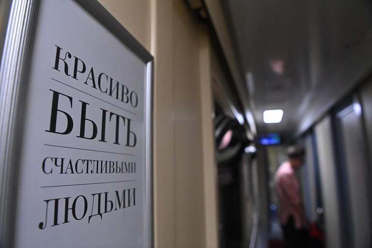 Книжный поезд, следующий по маршруту Санкт-Петербург - Владивосток в рамках фестиваля Книжные маяки России Книжный поезд, следующий по маршруту Санкт-Петербург - Владивосток в рамках фестиваля Книжные маяки России