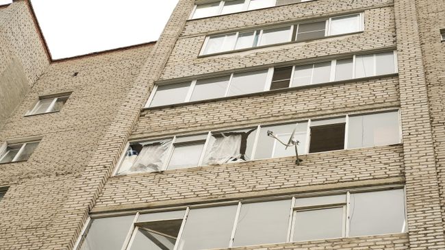 Повреждения многоквартирного дома в результате взрыва на заводе в Сергиевом Посаде