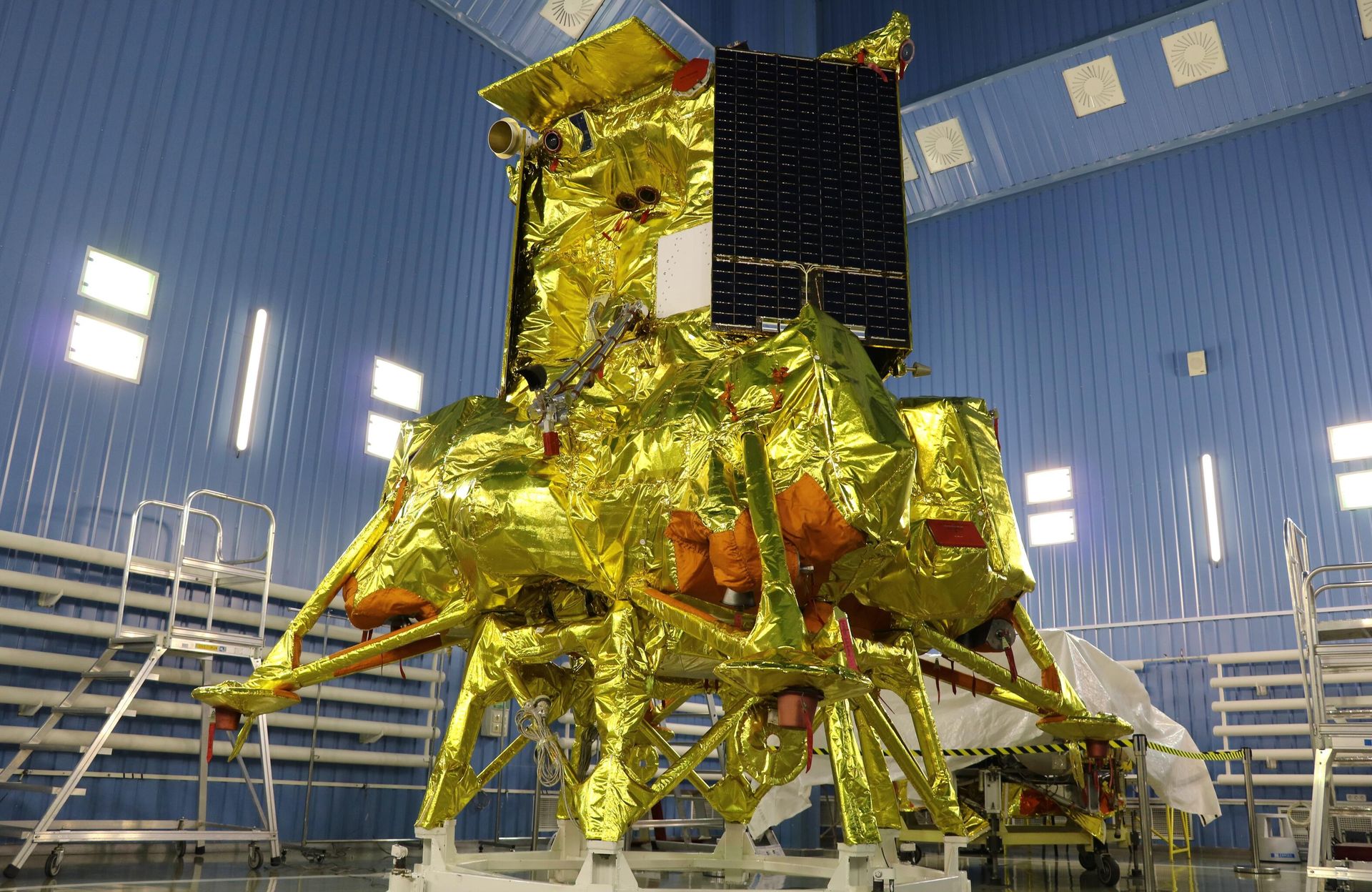 Доставка автоматической станции Луна-25 научно-производственного объединения имени С.А. Лавочкина на космодром Восточный Доставка автоматической станции Луна-25 научно-производственного объединения имени С.А. Лавочкина на космодром Восточный - РИА Новости, 1920, 20.02.2024