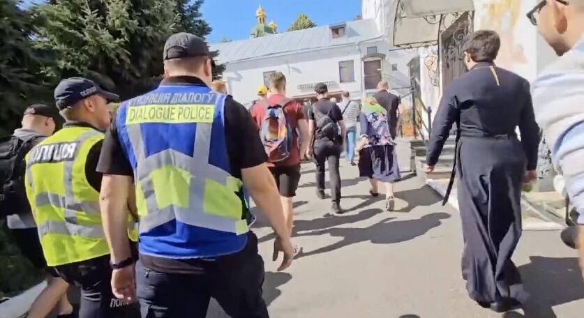 Визит украинского Минкульта в Киево-Печерскую лавру с целью опечатать помещения. 10 августа 2023 Визит украинского Минкульта в Киево-Печерскую лавру с целью опечатать помещения. 10 августа 2023 - РИА Новости, 1920, 11.08.2023