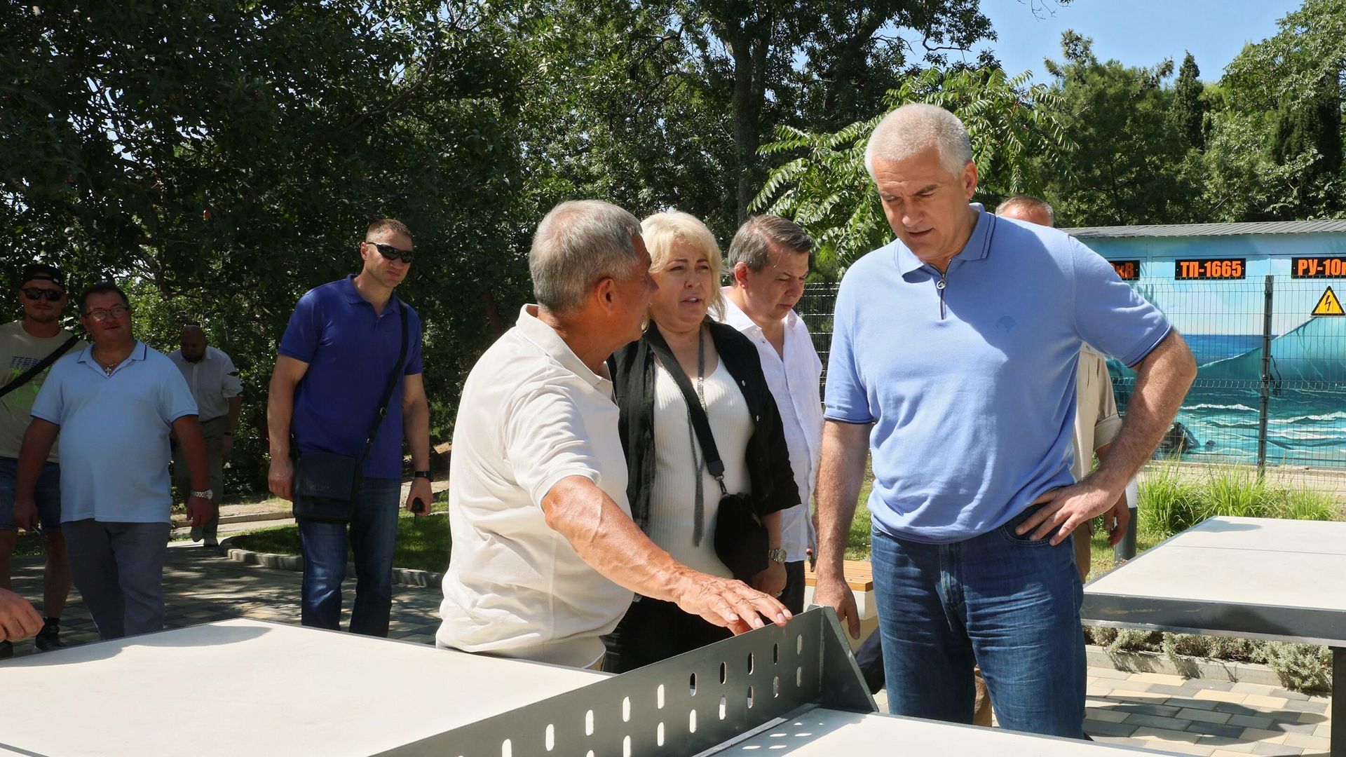 Минниханов и Аксенов открыли Казанский сквер в крымском поселке Форос Минниханов и Аксенов открыли Казанский сквер в крымском поселке Форос - РИА Новости, 1920, 10.08.2023