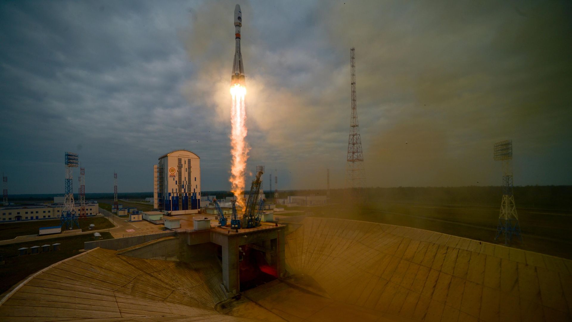 Запуск ракеты-носителя Союз-2.1б с разгонным блоком Фрегат и автоматической станцией Луна-25 с космодрома Восточный. 11 августа 2023 Запуск ракеты-носителя Союз-2.1б с разгонным блоком Фрегат и автоматической станцией Луна-25 с космодрома Восточный. 11 августа 2023 - РИА Новости, 1920, 11.08.2023
