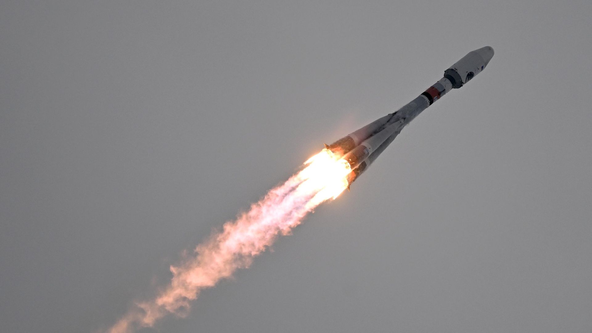Запуск ракеты-носителя Союз-2.1б с разгонным блоком Фрегат и автоматической станцией Луна-25 с космодрома Восточный. 11 августа 2023 Запуск ракеты-носителя Союз-2.1б с разгонным блоком Фрегат и автоматической станцией Луна-25 с космодрома Восточный. 11 августа 2023 - РИА Новости, 1920, 11.08.2023