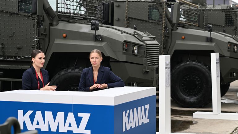 Стенд компании Камаз на Международном военно-техническом форуме АРМИЯ-2023 в Конгрессно-выставочном центре Патриот Стенд компании Камаз на Международном военно-техническом форуме АРМИЯ-2023 в Конгрессно-выставочном центре Патриот