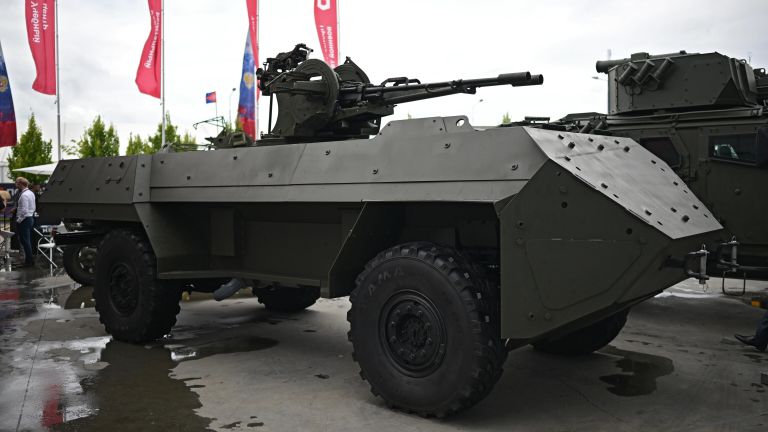 Беспилотный бронеавтомобиль Зубило на Международном военно-техническом форуме АРМИЯ-2023 в Конгрессно-выставочном центре Патриот Беспилотный бронеавтомобиль Зубило на Международном военно-техническом форуме АРМИЯ-2023 в Конгрессно-выставочном центре Патриот