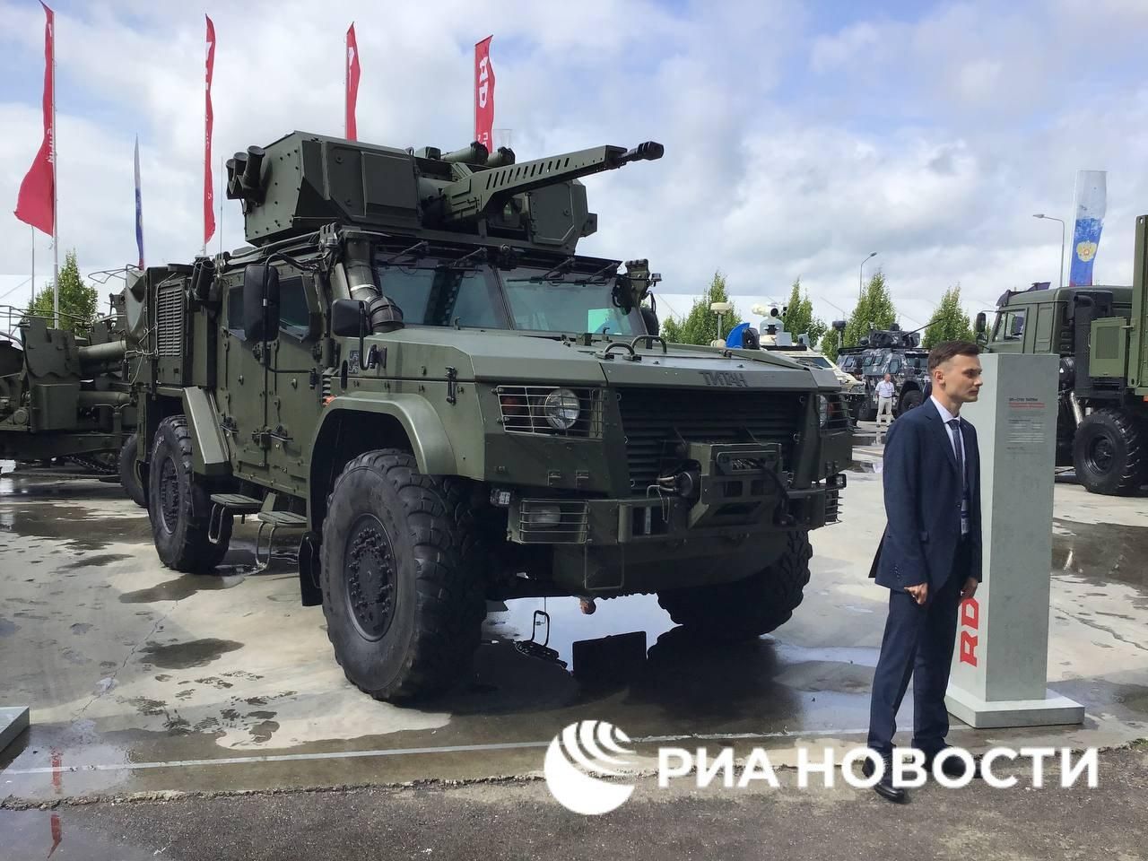 Защищенный автомобиль Титан для ВДВ и спецназа на форуме Армия-2023 - РИА Новости, 1920, 16.10.2026