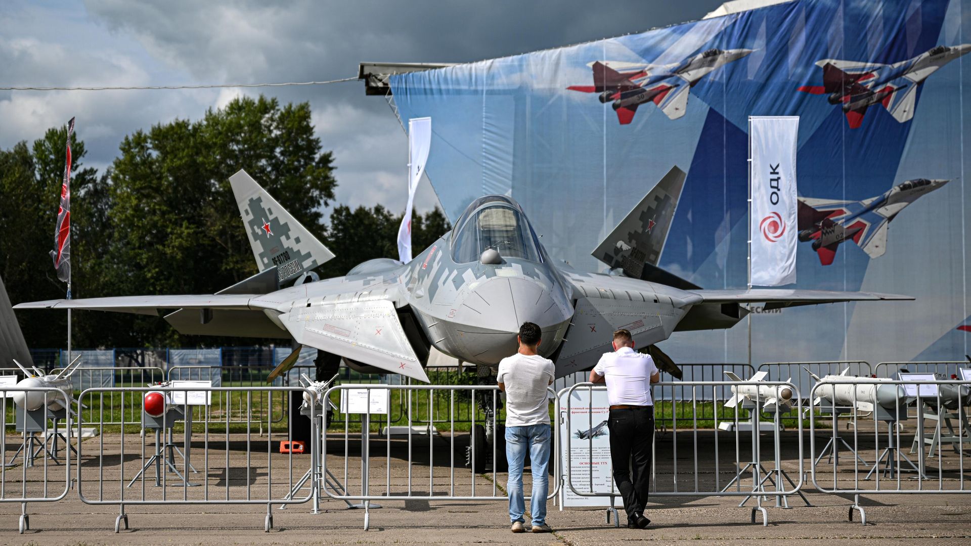 Многофункциональный истребитель пятого поколения Су-57 на выставке в рамках Международного военно-технического форума Армия-2023 в Кубинке Многофункциональный истребитель пятого поколения Су-57 на выставке в рамках Международного военно-технического форума Армия-2023 в Кубинке - РИА Новости, 1920, 17.08.2023