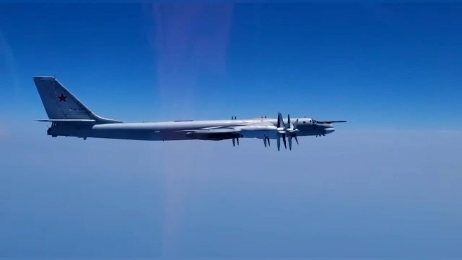 Полет самолета дальней авиации над нейтральными водами арктических морей Полет самолета дальней авиации над нейтральными водами арктических морей - РИА Новости, 1920, 14.08.2023