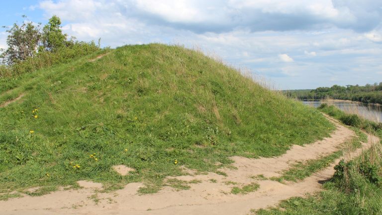 Курган в окрестностях Старой Ладоги, Ленинградская область Курган в окрестностях Старой Ладоги, Ленинградская область