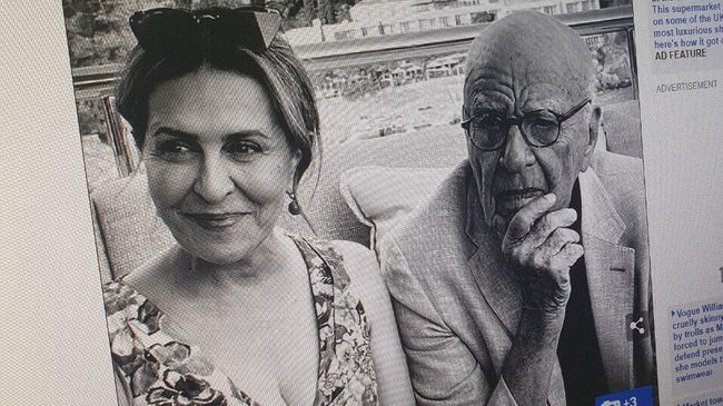 Веб-страница Daily Mail с фотографией Руперта Мердока и Елены Жуковой