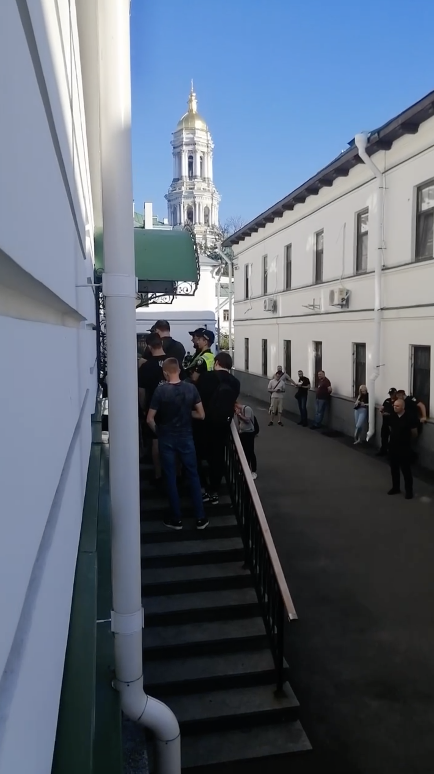Украинская полиция начала штурм помещений Киево-Печерской лавры Украинская полиция начала штурм помещений Киево-Печерской лавры - РИА Новости, 1920, 15.08.2023