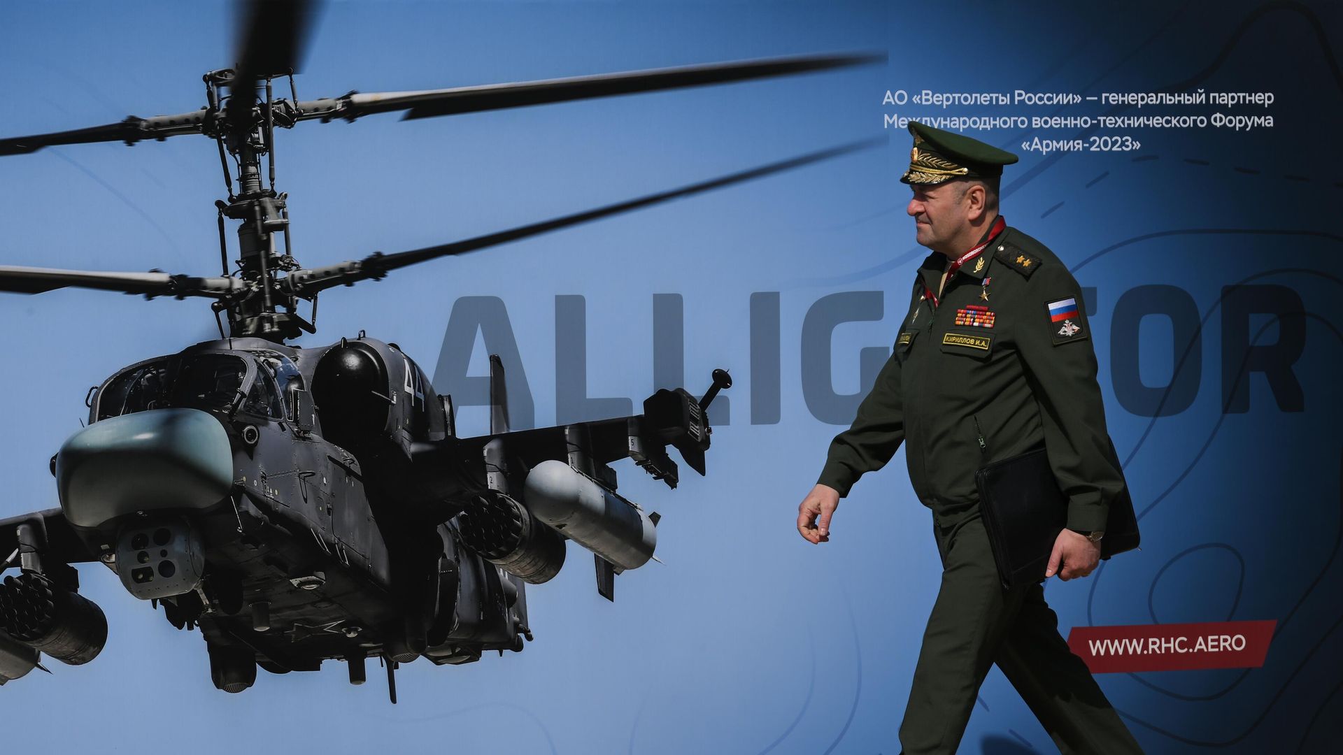 Военнослужащий ВС РФ на выставке в рамках Международного военно-технического форума Армия-2023 Военнослужащий ВС РФ на выставке в рамках Международного военно-технического форума Армия-2023 - РИА Новости, 1920, 16.08.2023