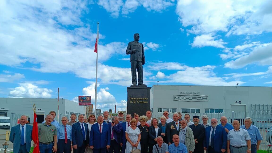 Памятник Иосифу Сталину в Великих Луках Памятник Иосифу Сталину в Великих Луках - РИА Новости, 1920, 15.08.2023