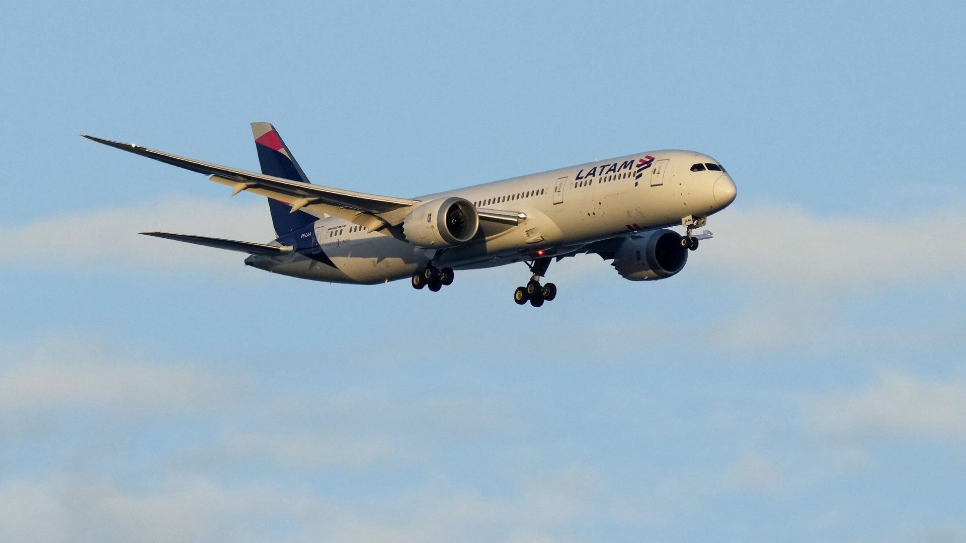 Самолет авиакомпании Latam Самолет авиакомпании Latam - РИА Новости, 1920, 16.08.2023