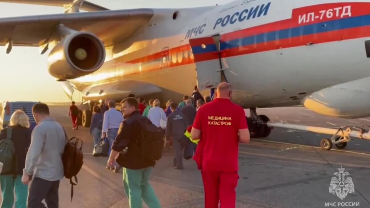 Самолет Ил-76ТД МЧС России готовится к вылету для санитарной эвакуации пострадавших в результате взрыва в здании автосервиса в Махачкале Самолет Ил-76ТД МЧС России готовится к вылету для санитарной эвакуации пострадавших в результате взрыва в здании автосервиса в Махачкале - РИА Новости, 1920, 16.08.2023