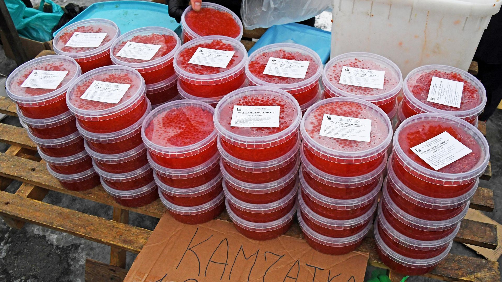 Продажа красной икры на продовольственной ярмарке Продажа красной икры на продовольственной ярмарке - РИА Новости, 1920, 12.12.2023