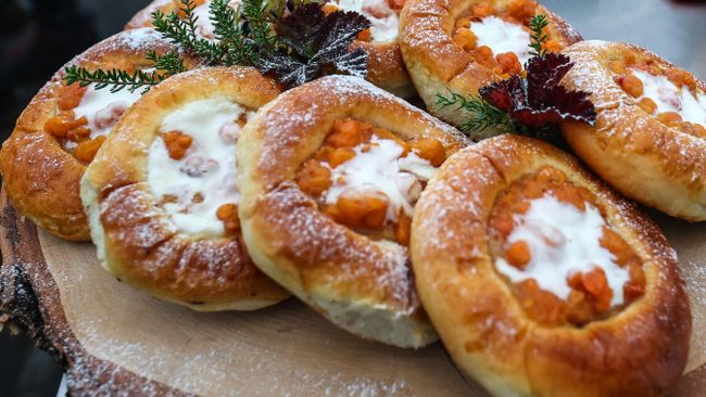 Ватрушки с морошкой