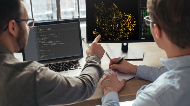 Программисты за работой Программисты за работой