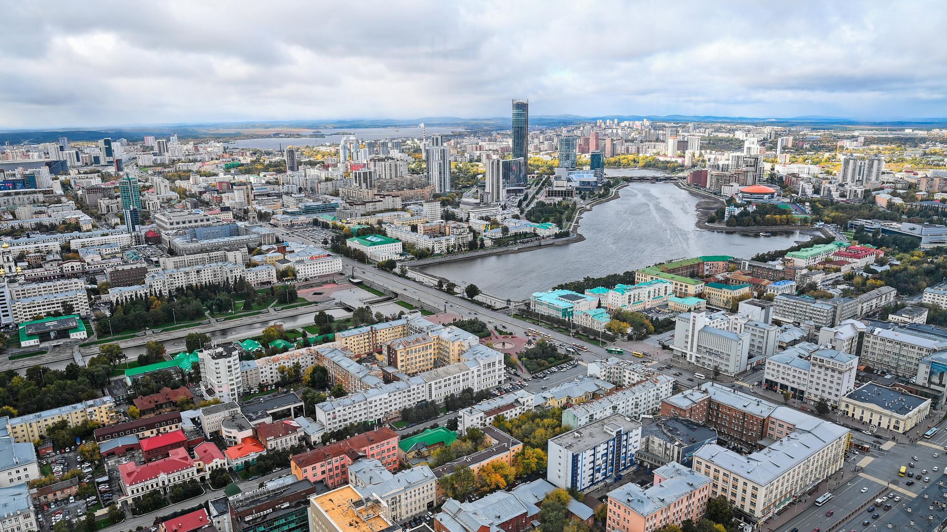 Вид на Екатеринбург со смотровой площадки небоскреба Высоцкий Вид на Екатеринбург со смотровой площадки небоскреба Высоцкий - РИА Новости, 1920, 03.06.2026