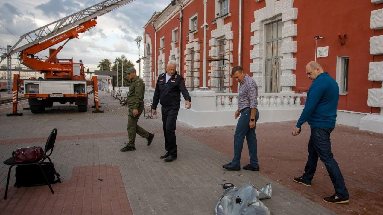 Последствия атаки украинского беспилотника на ж/д вокзал в Курске, 20 августа 2023 года Последствия атаки украинского беспилотника на ж/д вокзал в Курске, 20 августа 2023 года - РИА Новости, 1920, 20.08.2023