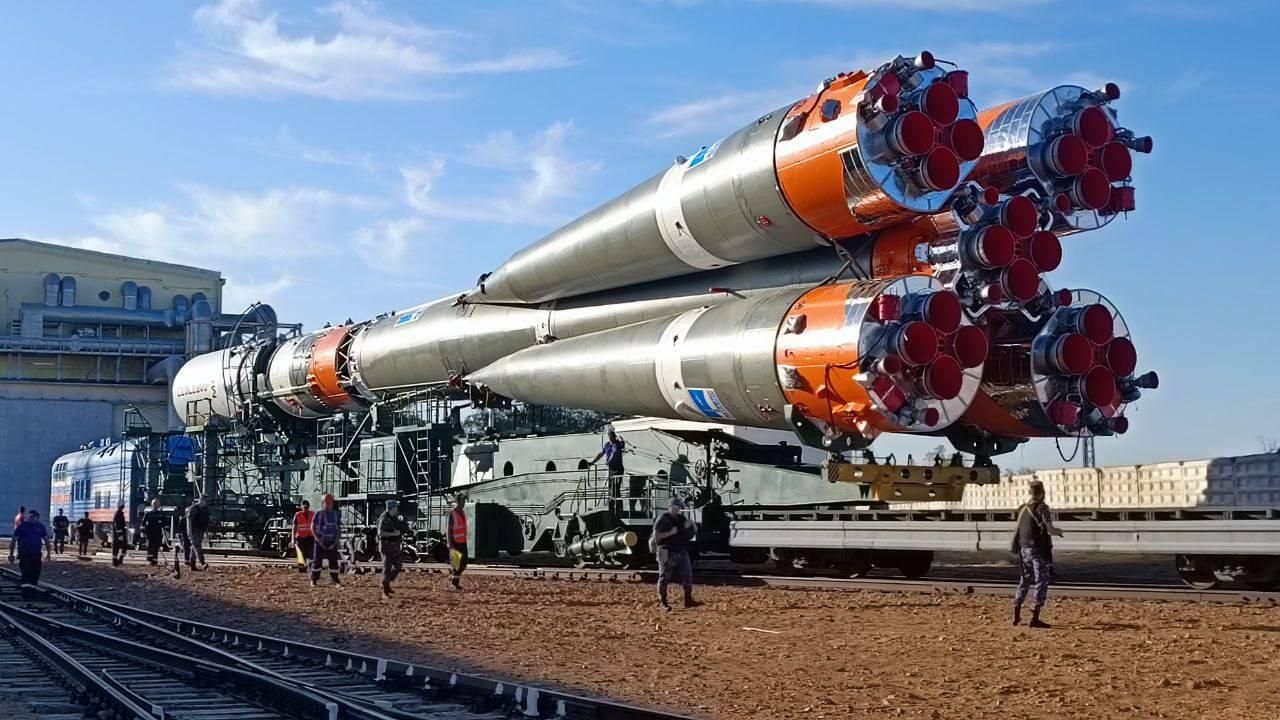 На Байконуре установили на старт ракету с грузовиком Прогресс На Байконуре установили на старт ракету с грузовиком Прогресс - РИА Новости, 1920, 05.01.2024
