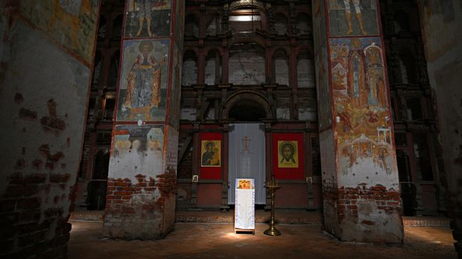 Интерьер в Крестовоздвиженском соборе г. Тутаева, Ярославская область Интерьер в Крестовоздвиженском соборе г. Тутаева, Ярославская область