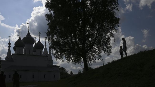 Силуэт Крестовоздвиженского собора, г. Тутаев, Ярославская область Силуэт Крестовоздвиженского собора, г. Тутаев, Ярославская область