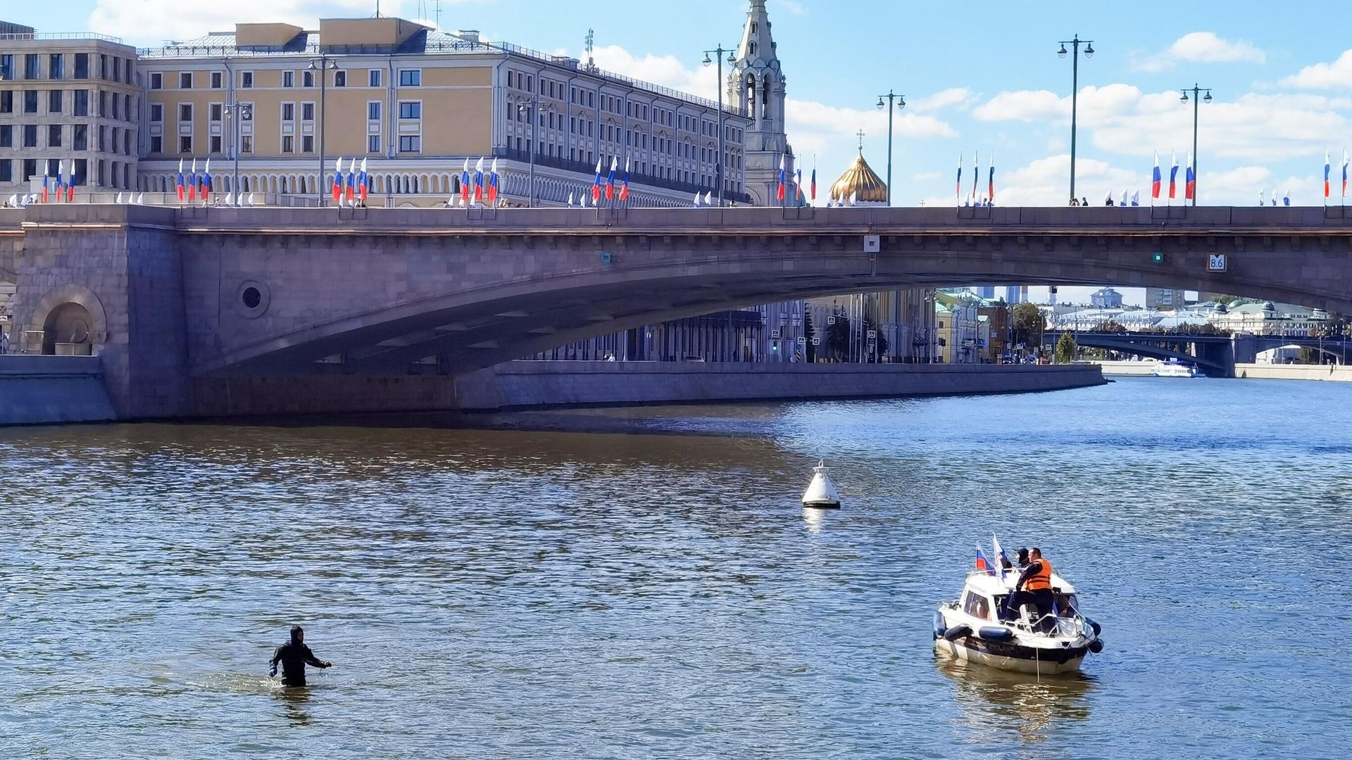 Оперативные службы в районе парка Зарядье, где в Москве-реке обнаружены тела погибших диггеров Оперативные службы в районе парка Зарядье, где в Москве-реке обнаружены тела погибших диггеров - РИА Новости, 1920, 21.08.2023
