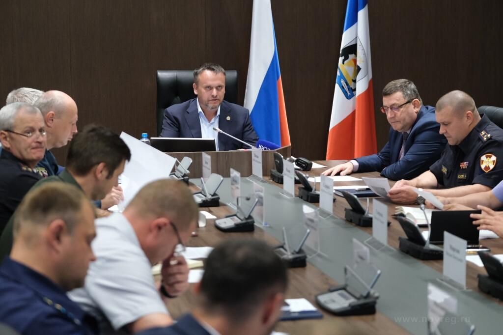 Введение новых мер безопасности в Новгородской области после атаки украинского беспилотника обсудил глава региона Андрей Никитин на оперативном штабе с силовыми структурами Введение новых мер безопасности в Новгородской области после атаки украинского беспилотника обсудил глава региона Андрей Никитин на оперативном штабе с силовыми структурами - РИА Новости, 1920, 22.08.2023