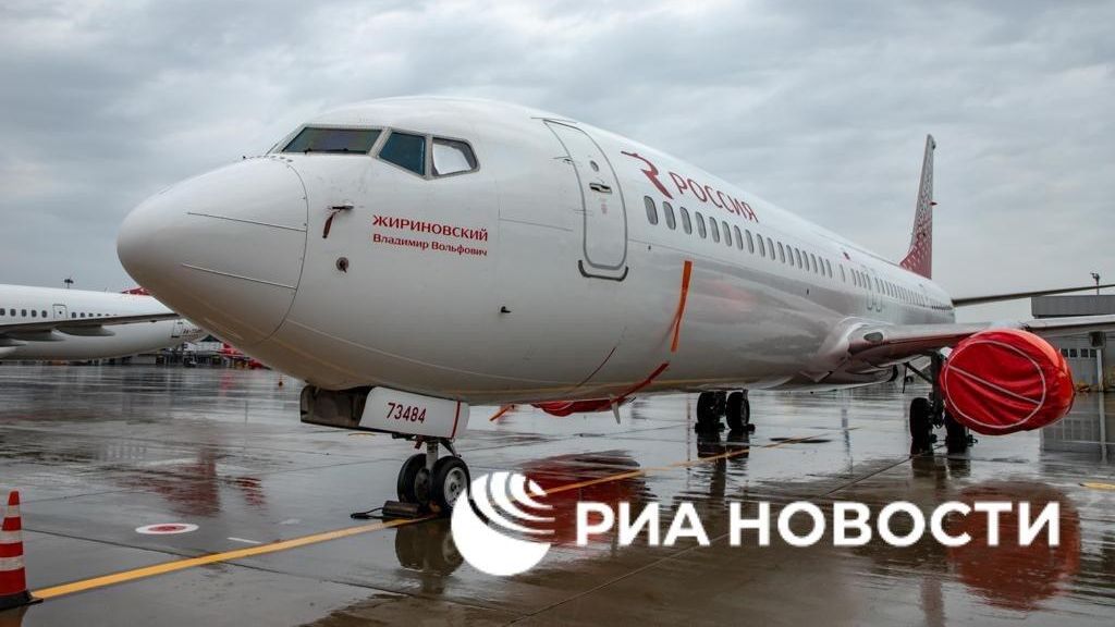 Самолет авиакомпании Россия, названный в честь Владимира Жириновского Самолет авиакомпании Россия, названный в честь Владимира Жириновского - РИА Новости, 1920, 22.08.2023