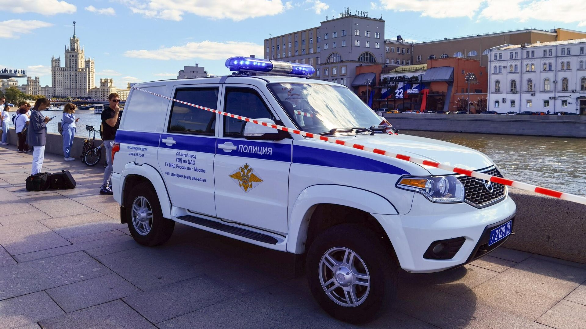 Полиция в районе парка Зарядье, где в Москве-реке обнаружены тела погибших диггеров Полиция в районе парка Зарядье, где в Москве-реке обнаружены тела погибших диггеров - РИА Новости, 1920, 22.08.2023