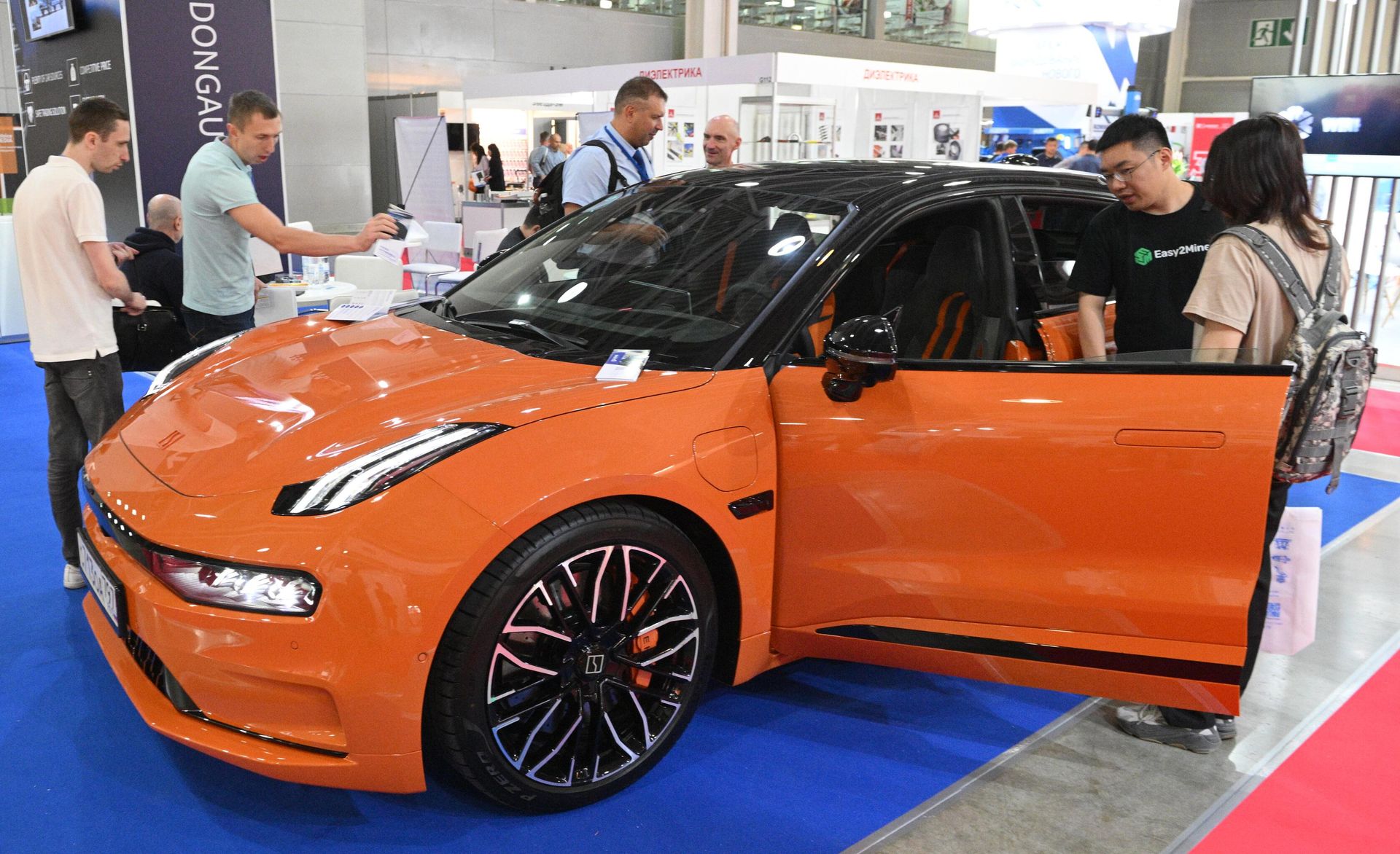 Электромобиль Zeekr 001 на Международной выставке автомобильной индустрии Интеравто 2023 Электромобиль Zeekr 001 на Международной выставке автомобильной индустрии Интеравто 2023 - РИА Новости, 1920, 13.09.2024