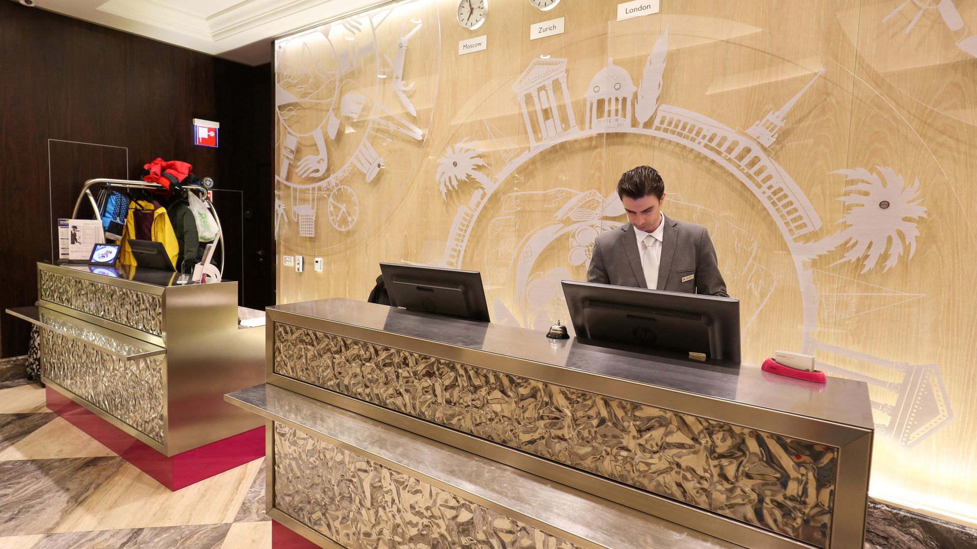 Стойка регистрации Swissotel Resort Sochi Kamelia 5* в Сочи Стойка регистрации Swissotel Resort Sochi Kamelia 5* в Сочи - РИА Новости, 1920, 08.08.2025