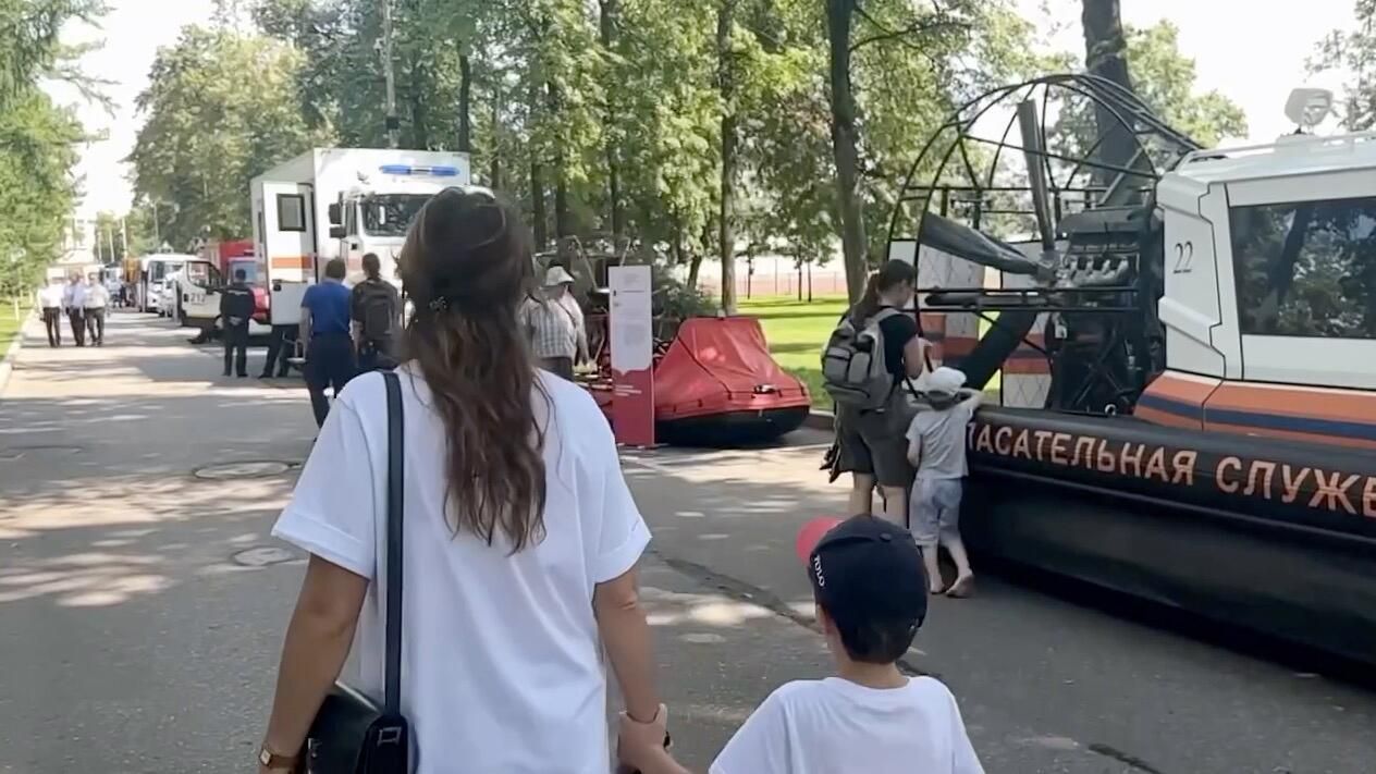 Профсоревнования спасателей и пожарных проходят в Лужниках в рамках урбанфорума Москвы Профсоревнования спасателей и пожарных проходят в Лужниках в рамках урбанфорума Москвы - РИА Новости, 1920, 23.08.2023