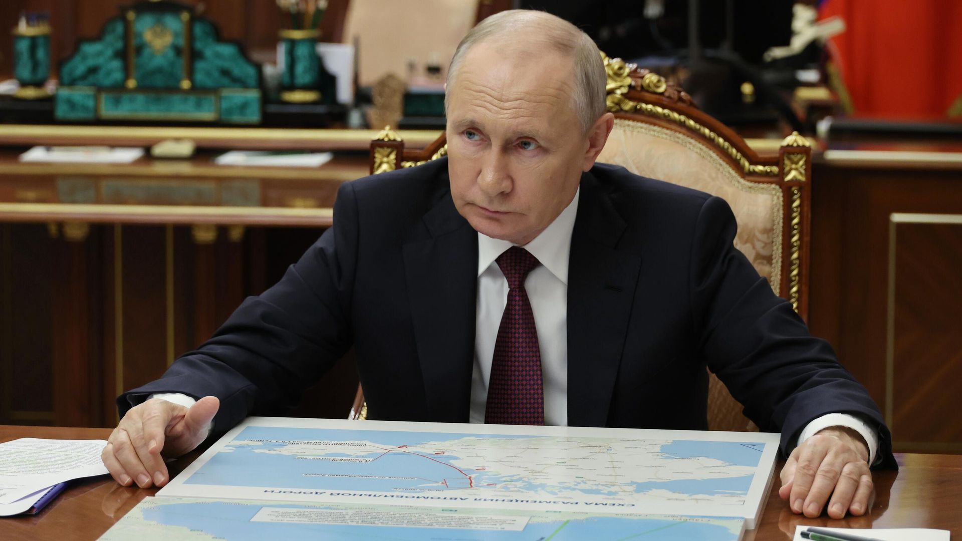 Президент РФ Владимир Путин и временно исполняющий обязанности губернатора Херсонской области Владимир Сальдо во время встречи Президент РФ Владимир Путин и временно исполняющий обязанности губернатора Херсонской области Владимир Сальдо во время встречи - РИА Новости, 1920, 25.08.2023