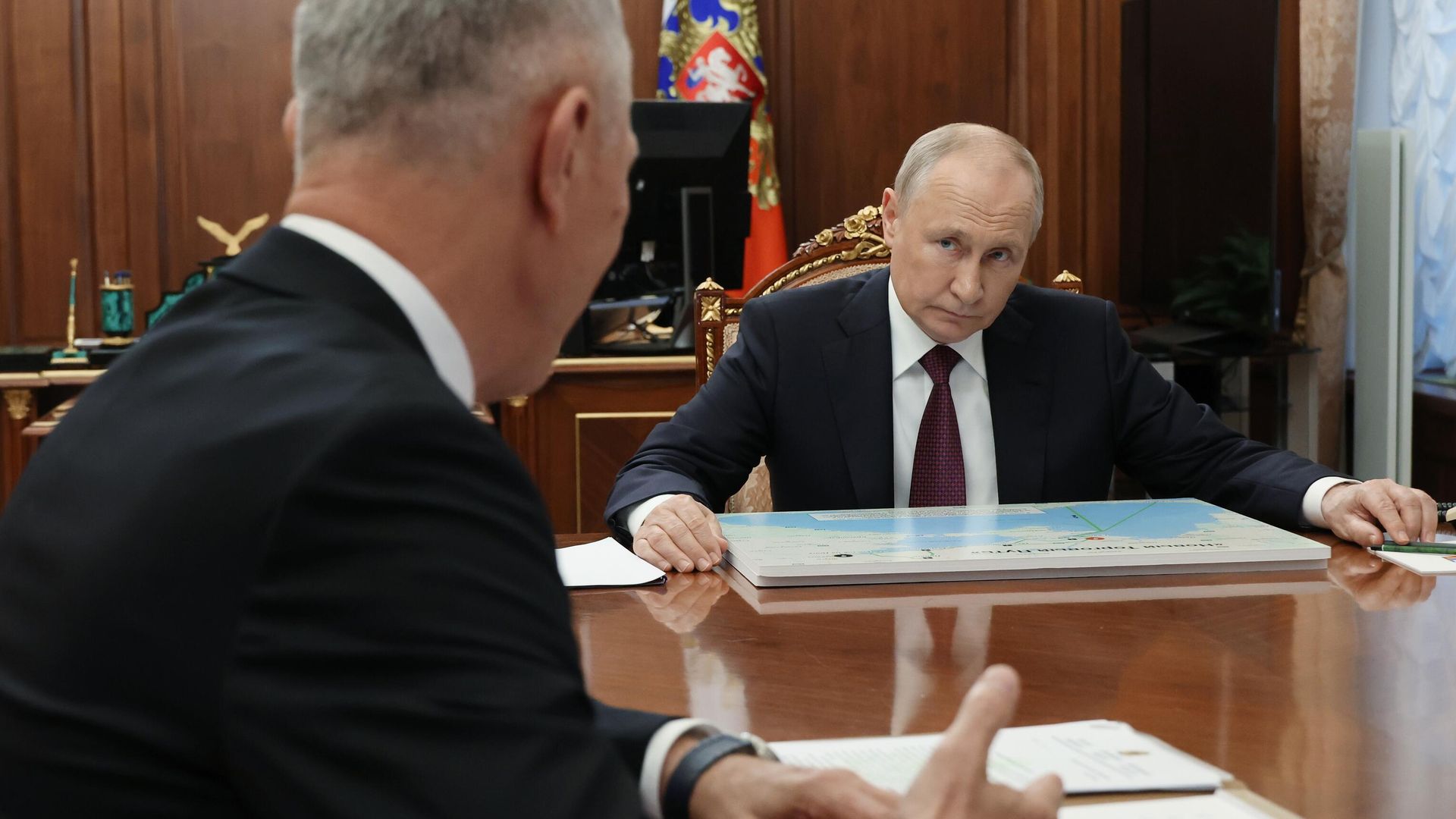 Президент РФ Владимир Путин и временно исполняющий обязанности губернатора Херсонской области Владимир Сальдо во время встречи Президент РФ Владимир Путин и временно исполняющий обязанности губернатора Херсонской области Владимир Сальдо во время встречи - РИА Новости, 1920, 24.08.2023