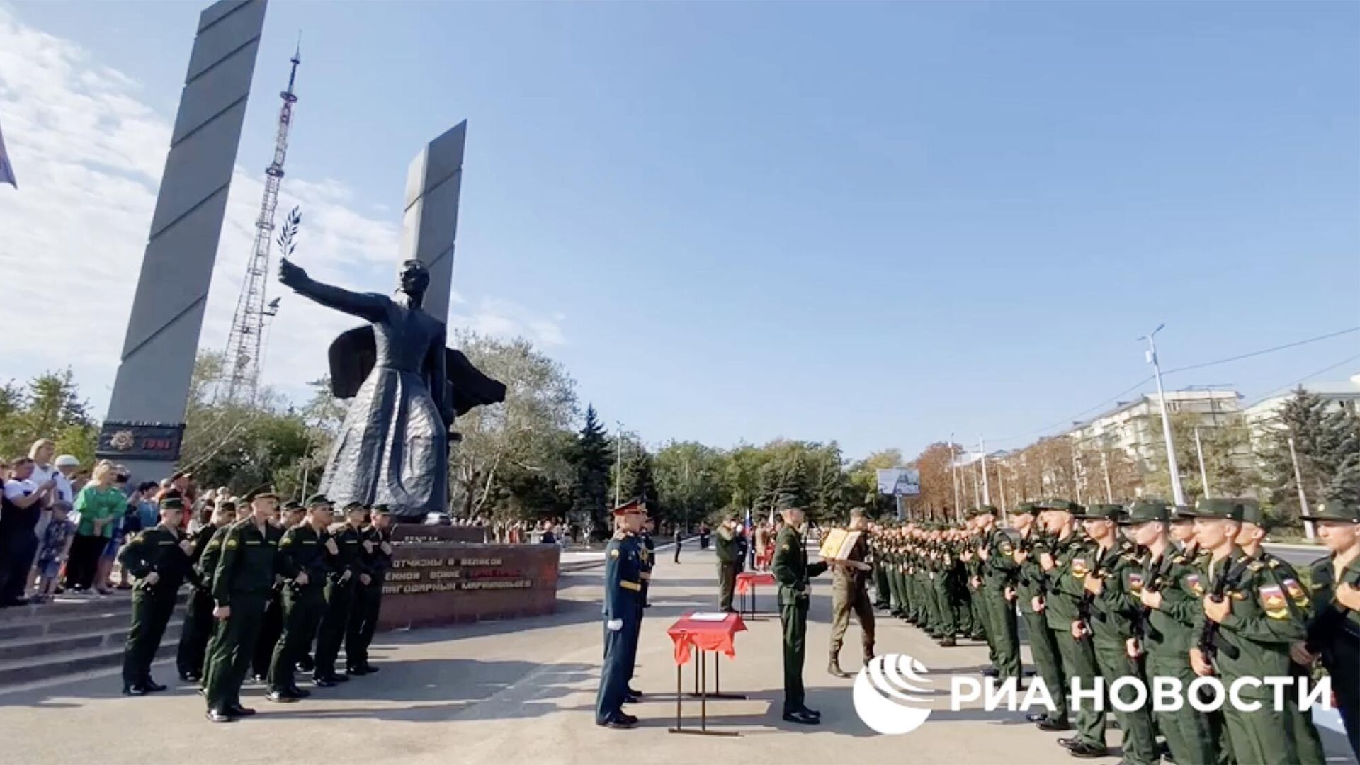 Курсанты первого курса Донецкого высшего общевойскового командного училища приняли военную присягу. Кадр видео Курсанты первого курса Донецкого высшего общевойскового командного училища приняли военную присягу. Кадр видео - РИА Новости, 1920, 27.08.2023