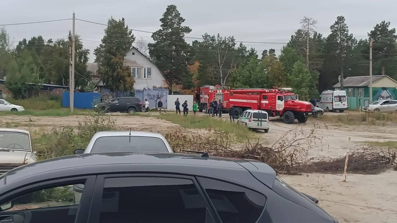 Автомобили оперативных служб на месте стрельбы в Ноябрьске Автомобили оперативных служб на месте стрельбы в Ноябрьске - РИА Новости, 1920, 28.08.2023