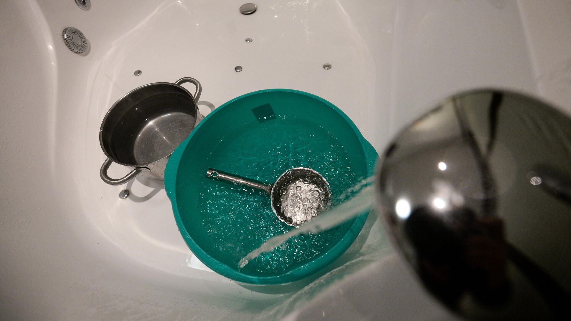 Сезонное отключение горячей воды - РИА Новости, 1920, 13.05.2026