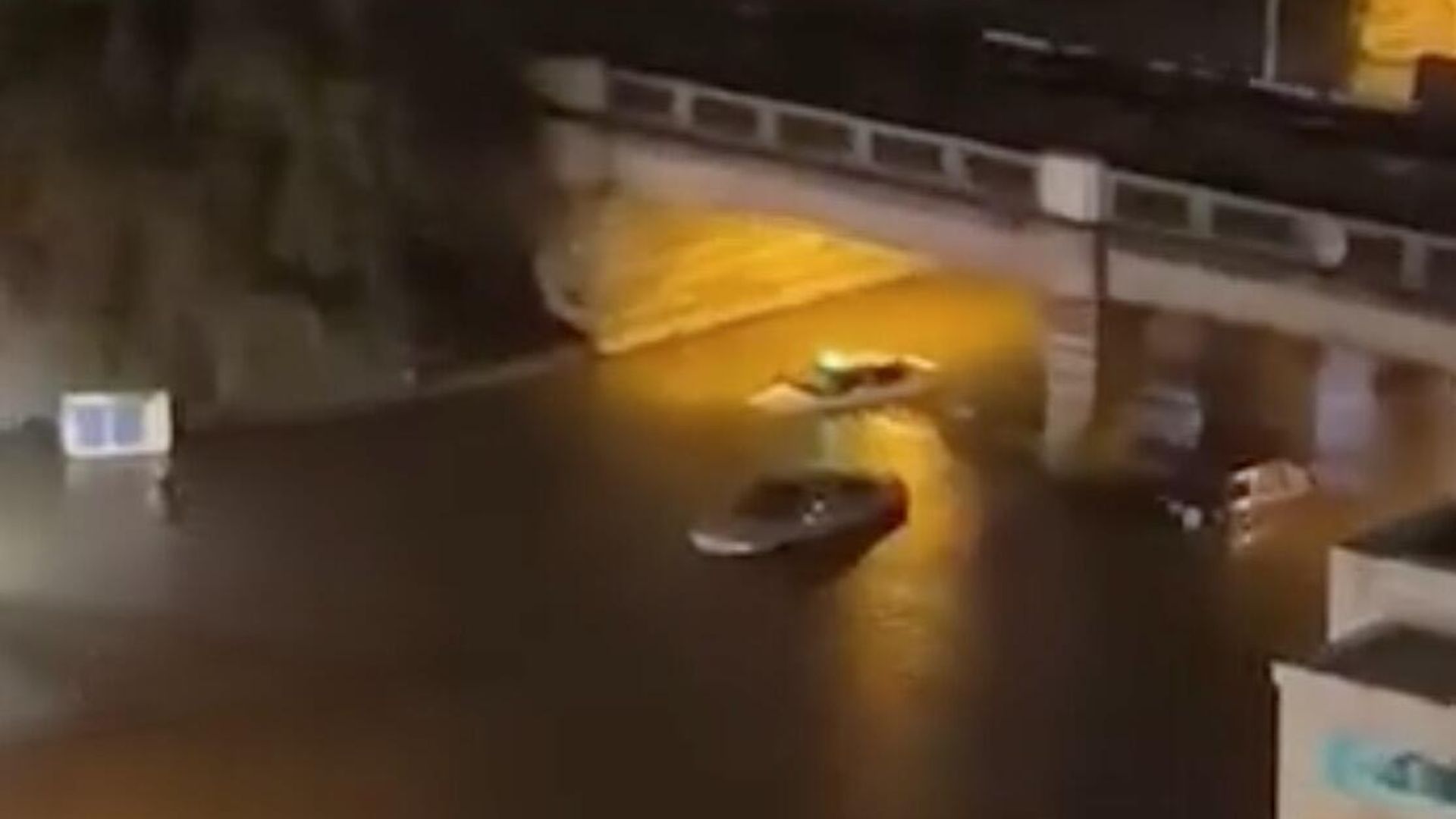 Последствия проливного дождя в Тбилиси. Стоп-кадр видео Последствия проливного дождя в Тбилиси. Стоп-кадр видео - РИА Новости, 1920, 29.08.2023