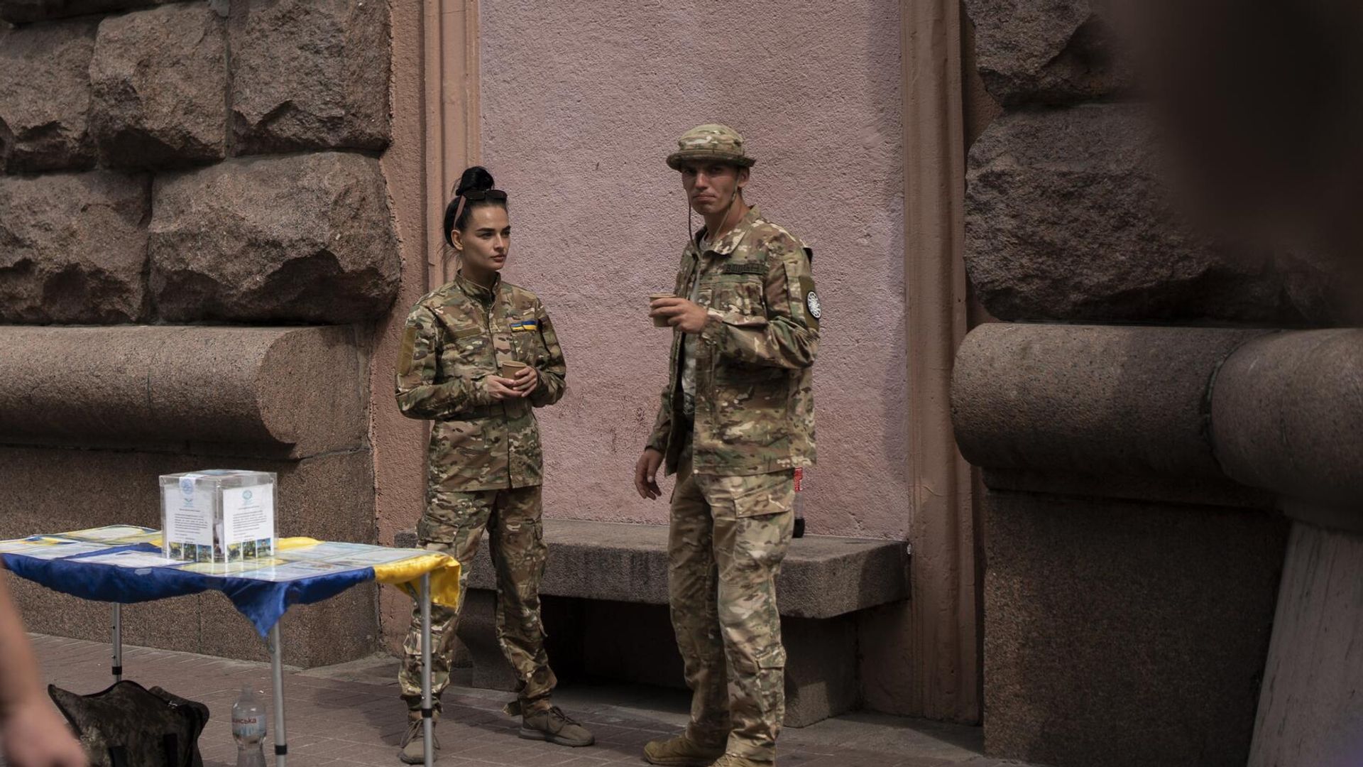 Украинские волонтеры собирают пожертвования для украинской армии в Киеве Украинские волонтеры собирают пожертвования для украинской армии в Киеве - РИА Новости, 1920, 27.09.2025