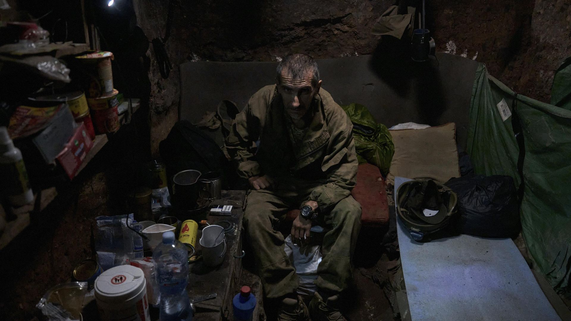 Украинский военнослужащий в окопе на линии фронта недалеко от Донецка Украинский военнослужащий в окопе на линии фронта недалеко от Донецка - РИА Новости, 1920, 24.08.2024
