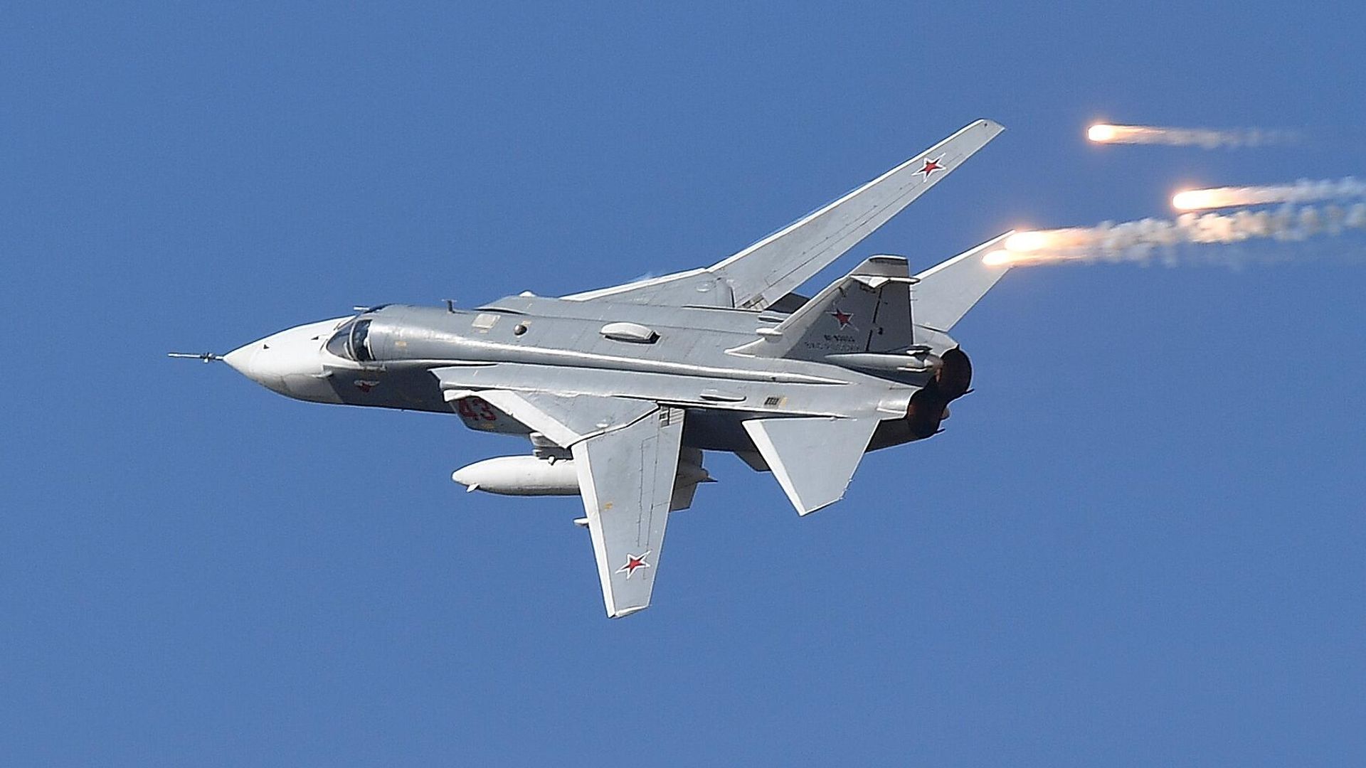 Бомбардировщик Су-24 ВКС России Бомбардировщик Су-24 ВКС России - РИА Новости, 1920, 23.05.2025