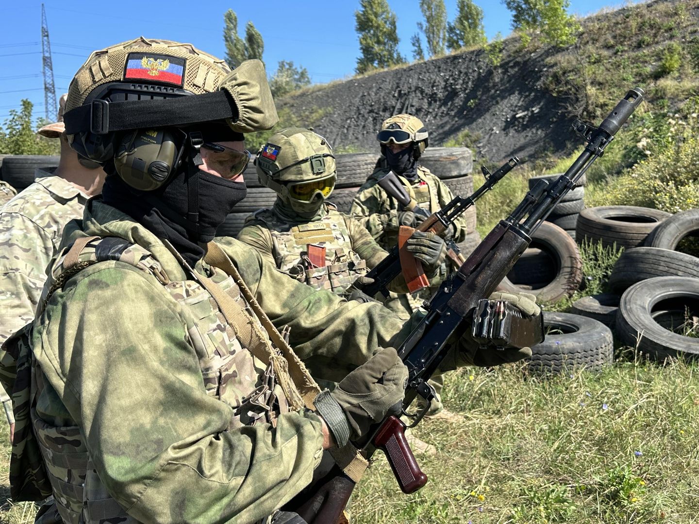 СОБР Росгвардии по ДНР проходит подготовку на полигоне