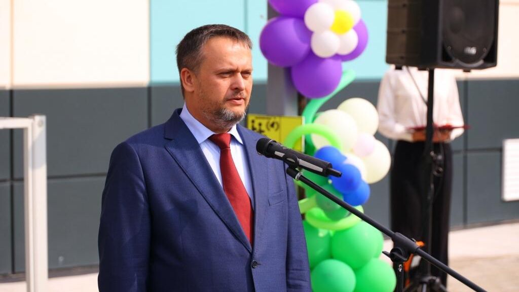 Губернатор Новгородской области Андрей Никитин на церемонии открытия дошкольного образовательного учреждения Кроха и современной гимназии на 550 мест в Малой Вишере Губернатор Новгородской области Андрей Никитин на церемонии открытия дошкольного образовательного учреждения Кроха и современной гимназии на 550 мест в Малой Вишере - РИА Новости, 1920, 01.09.2023