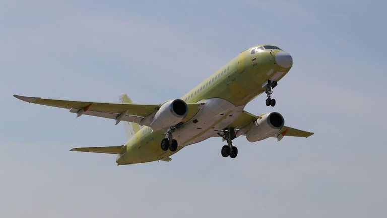 Импортозамещенный самолет SJ-100 во время вторых лётных испытаний Импортозамещенный самолет SJ-100 во время вторых лётных испытаний