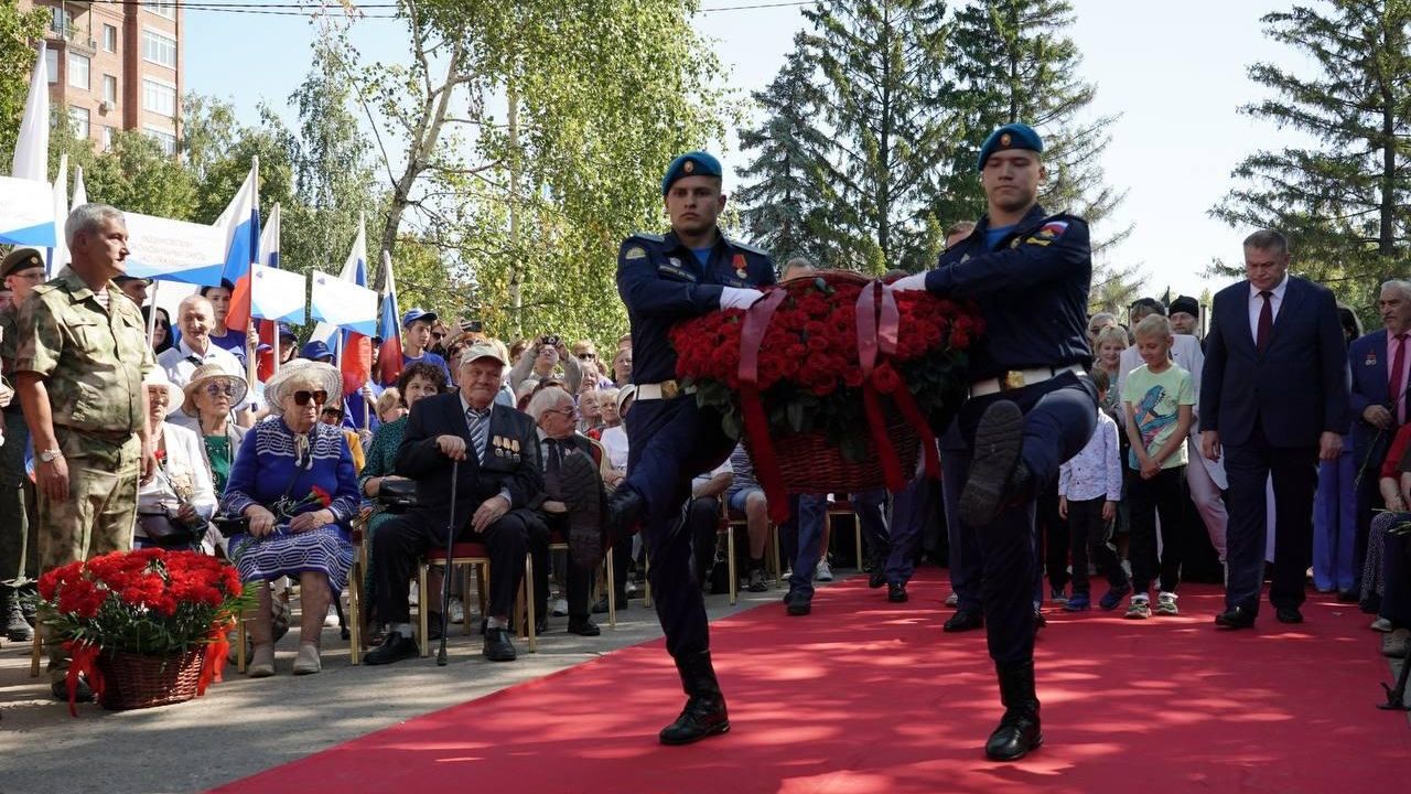 Торжественная церемония открытия стелы Город трудовой доблести в Сызрани Торжественная церемония открытия стелы Город трудовой доблести в Сызрани - РИА Новости, 1920, 02.09.2023